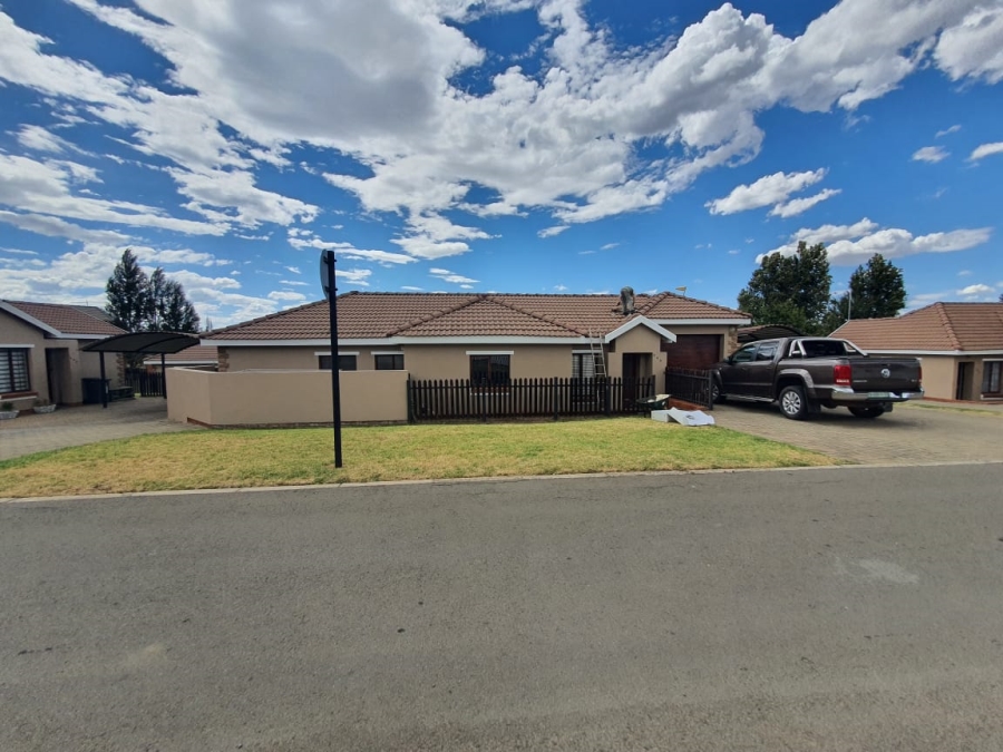 3 Bedroom Property for Sale in Hillside Free State